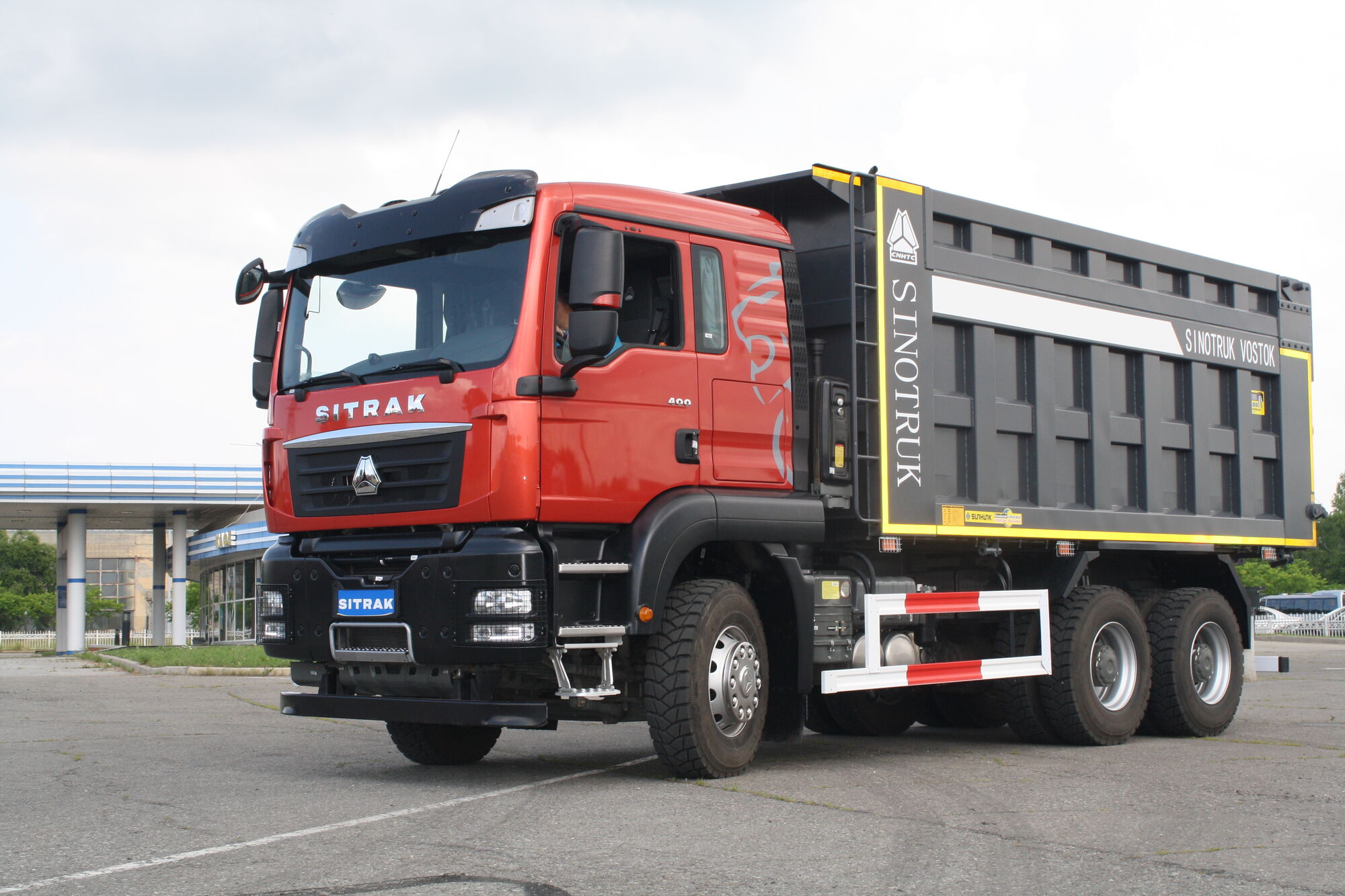 Самосвал SITRAK C7H